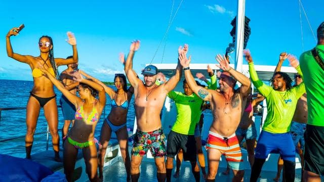 Power Cruise Tour with Snorkeling