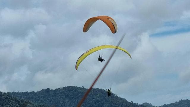 Jaco: 1500ft Tandem Paragliding Flight with Beach Views