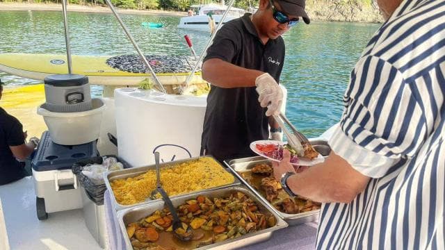Tamarindo: Sunset Catamaran Pacific Lounge Tour