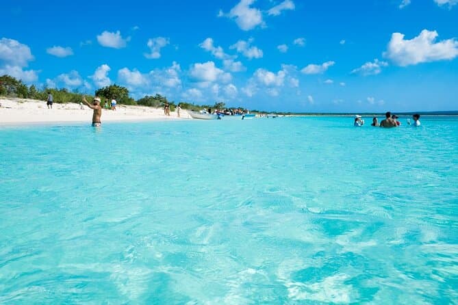 Bahía de las Águilas – Private Tour from the Cruise Ship Port in Cabo Rojo