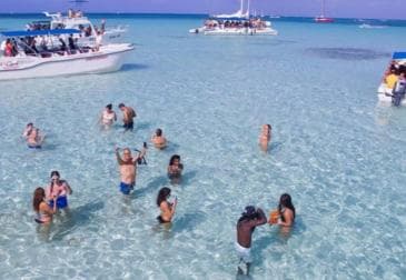 From Punta Cana: Saona Island Boat Trip with Buffet