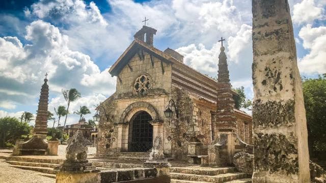 Catalina Island & Altos de Chavón Full-Day Tour