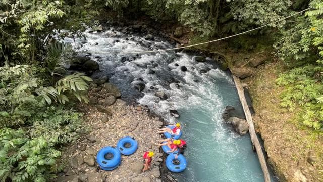 Río Celeste Tubing – Guided Adventure with Natural Pools