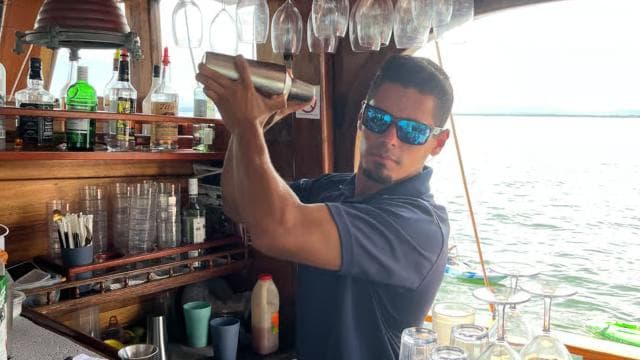 Quepos: Wooden Sail Yacht Cruise with Watersports and Food - Photo 5 (Gallery view)