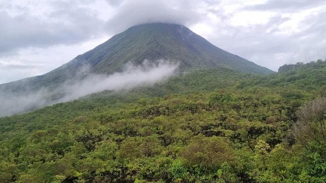 Arenal Volcano: El Silencio Trail Guided Hike