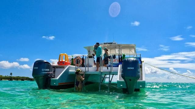 Fajardo: Icacos Power Boat Trip with Snorkel, Lunch & Drinks