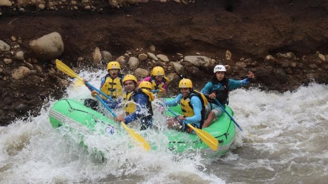 La Fortuna: Canyoning and River Rafting Tour with Lunch