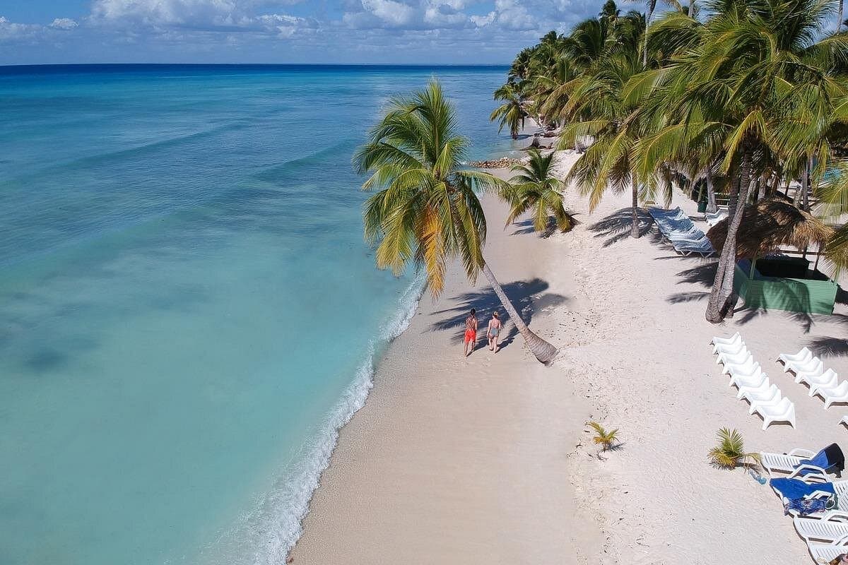 Full-Day Tour to Saona Island Sailing with Lunch and Beverages