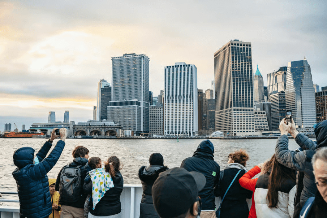 Bootsfahrt bei Sonnenuntergang und Hafenlichtern in New York mit der Freiheitsstatue - Photo 4 (Gallery view)
