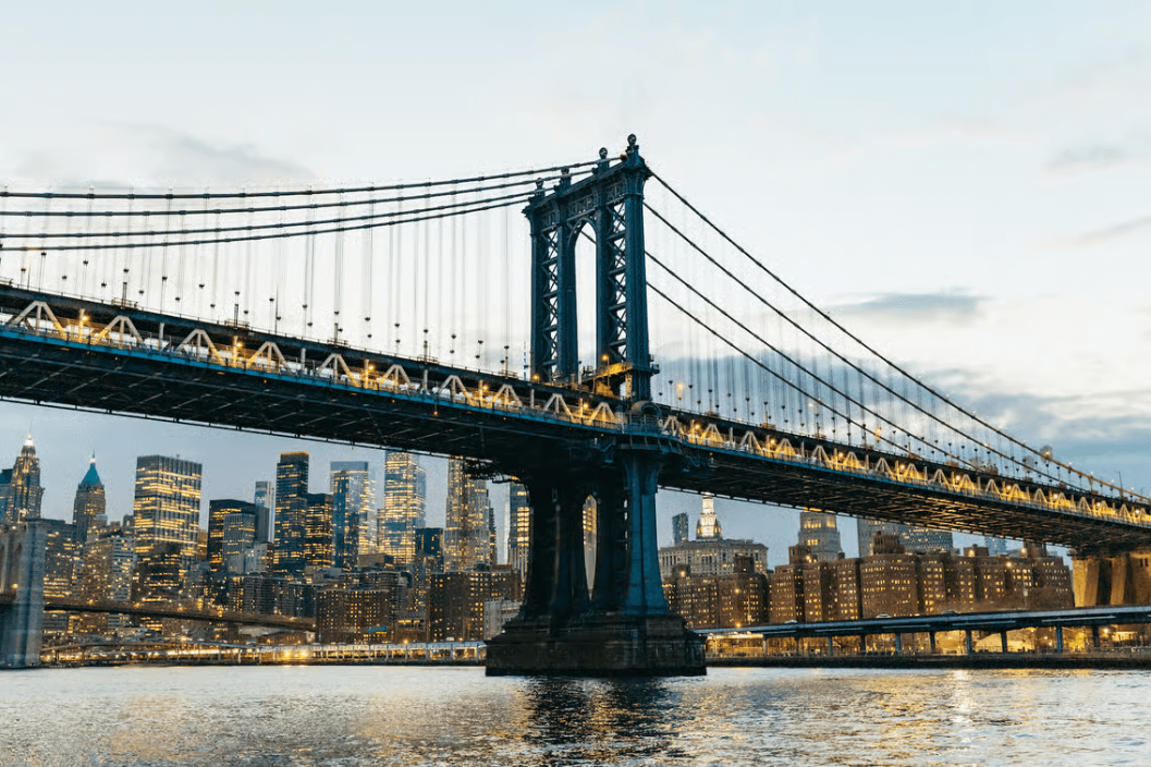 Bootsfahrt bei Sonnenuntergang und Hafenlichtern in New York mit der Freiheitsstatue - Dominican Republic