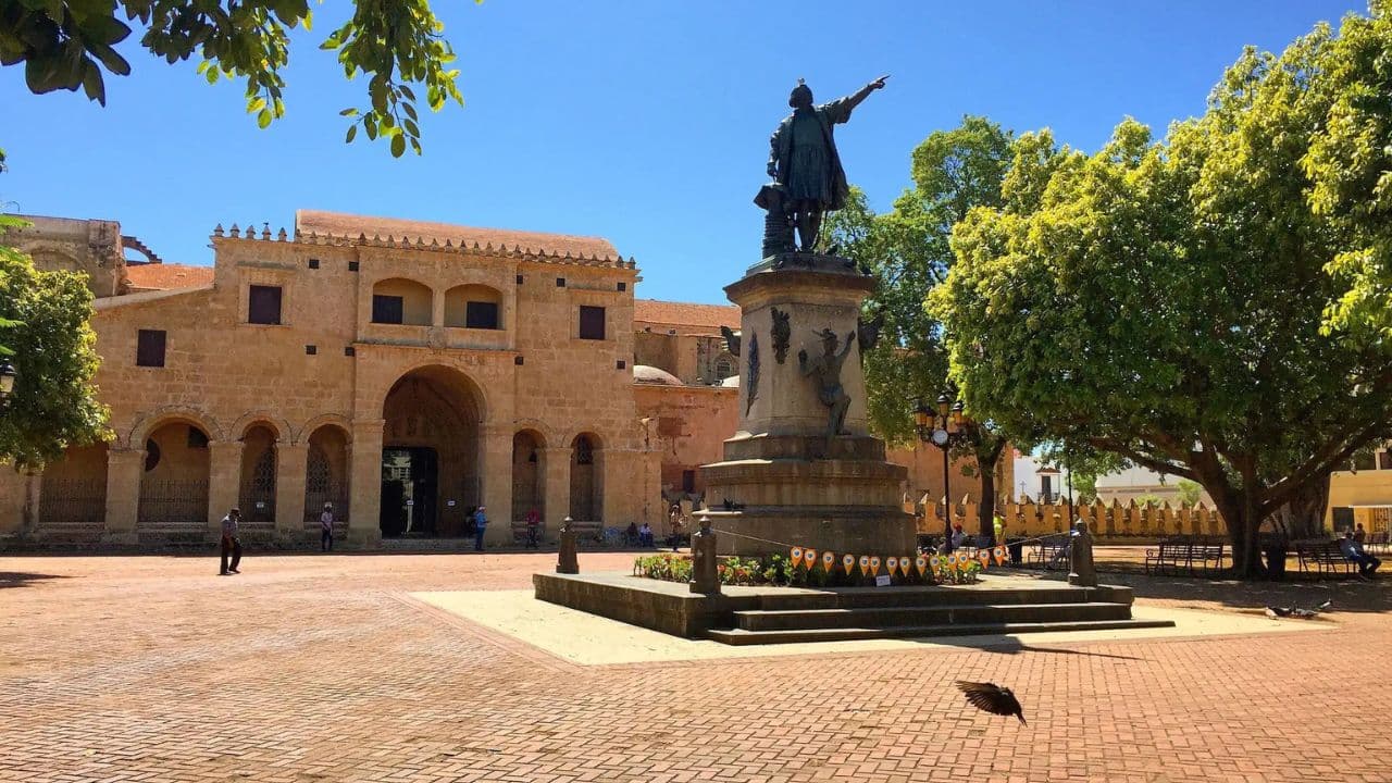 Colonial Santo Domingo and hidden natural beauties City Tour