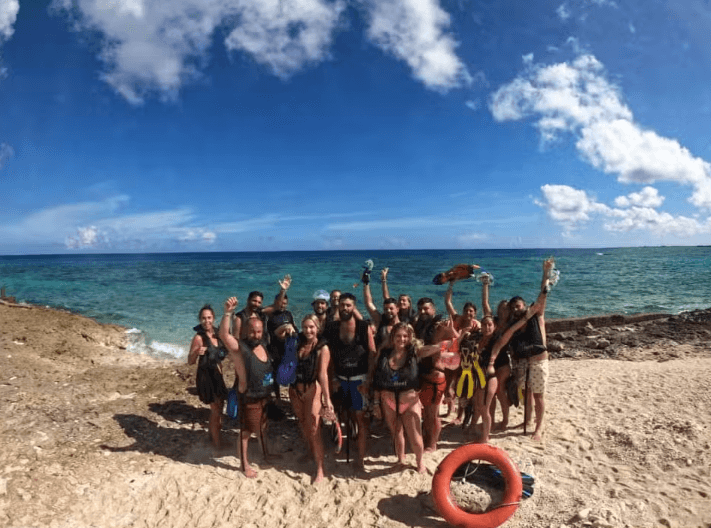 Snorkelling at Coral Beach + Saturn Cave
