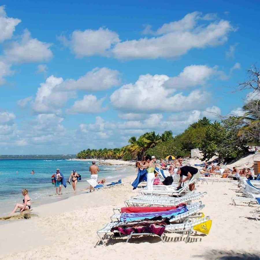 Punta Cana: Catalina Snorkeling & Altos de Chavón Day Trip