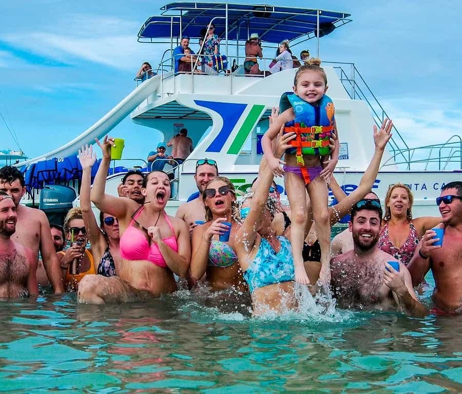 Catamaran party Boat con open bar y snorkeling en punta cana - Dominican Republic
