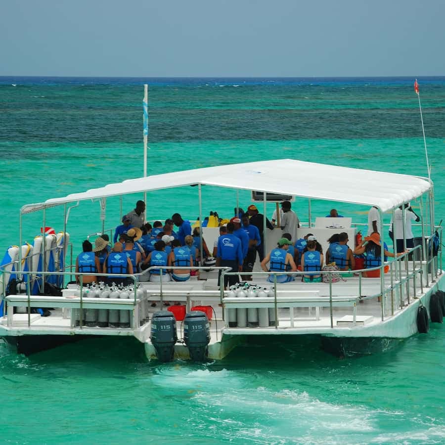 Saiiling Splash Tour Speedboat, Snorkel, and Catamaran