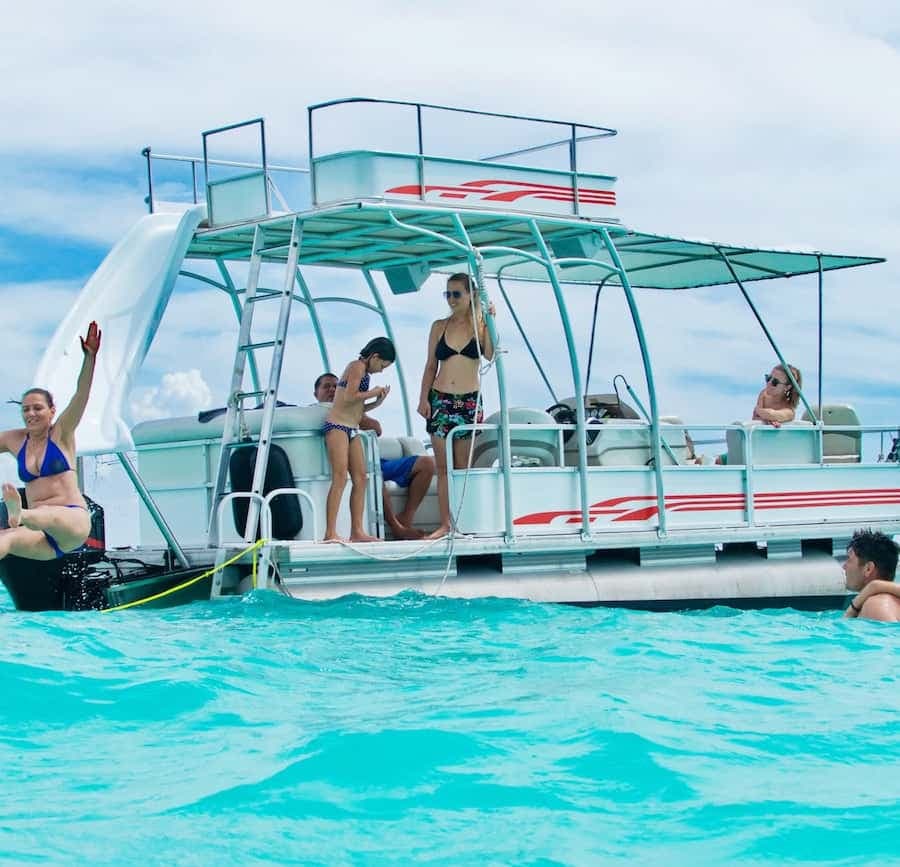 Punta Cana: Party Boat Booze Cruise with Hotel Transfers