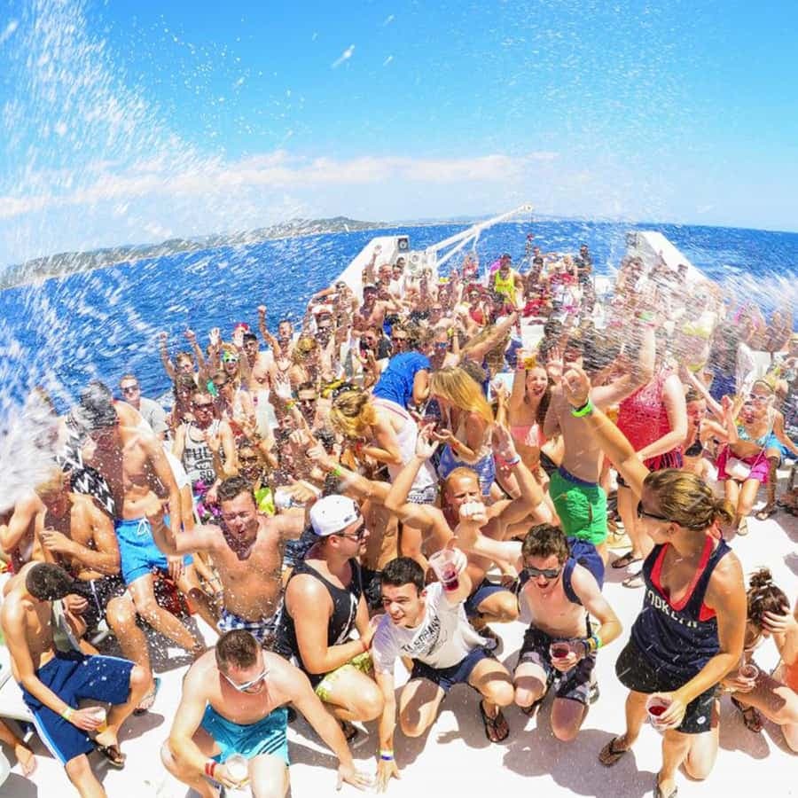 Punta Cana: Party Boat Booze Cruise with Hotel Transfers