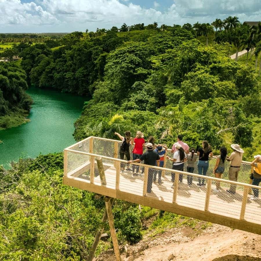 Punta Cana: Xploration Animal Park Bus Tour with Encounters
