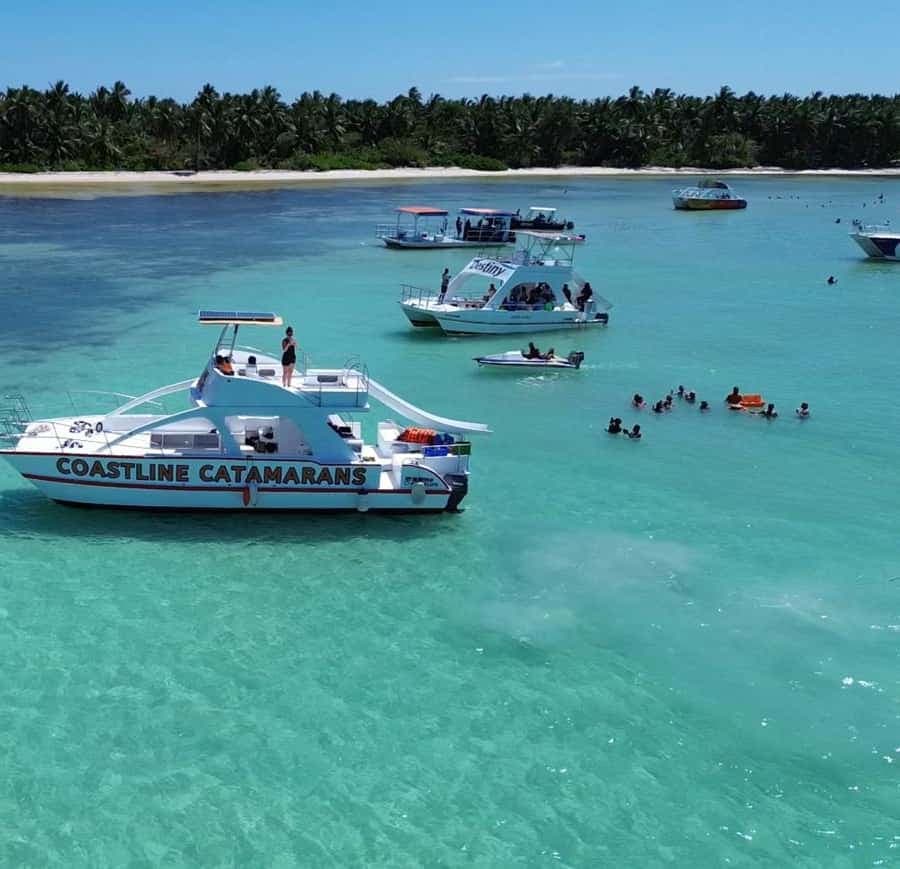 Punta Cana: Private Party Boat Cruise with Drinks and Snacks