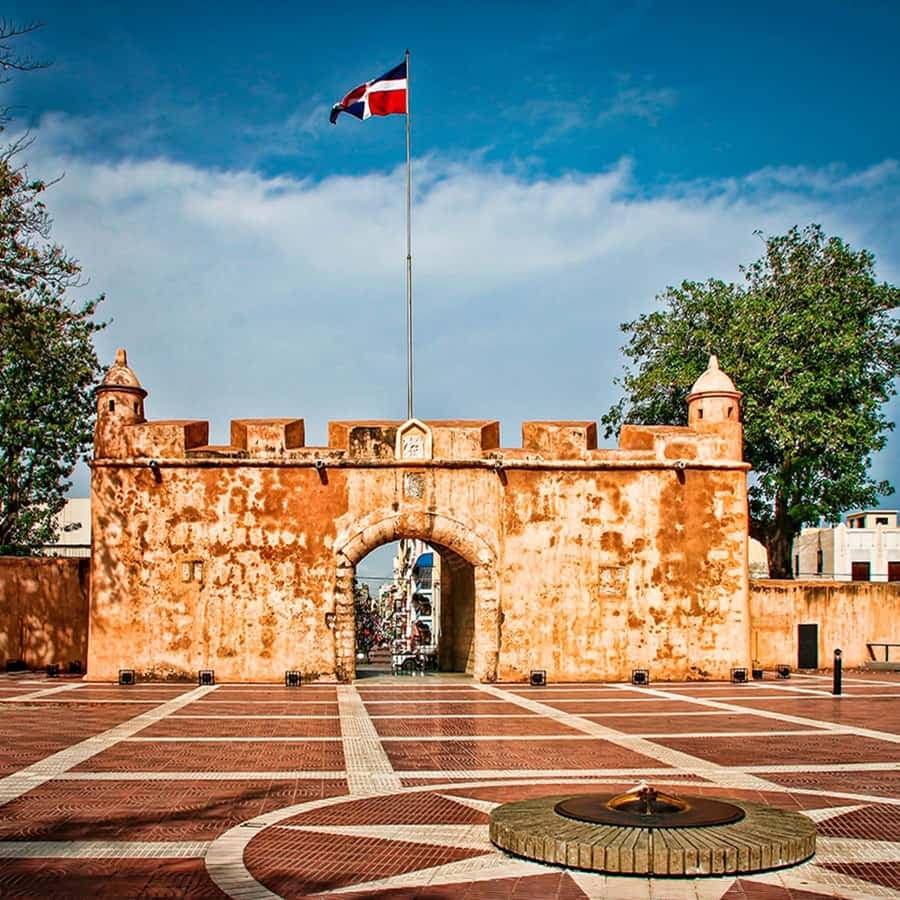 Santo Domingo: City Tour with Los Tres Ojos and Lighthouse