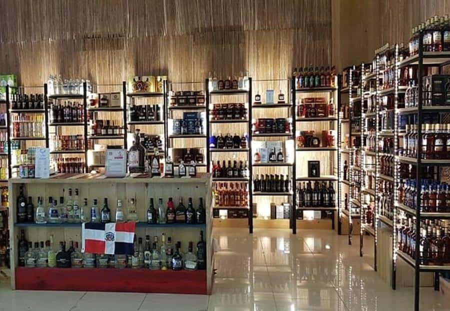 Punta Cana: Shopping Tour with Tastings and Hotel Pickup