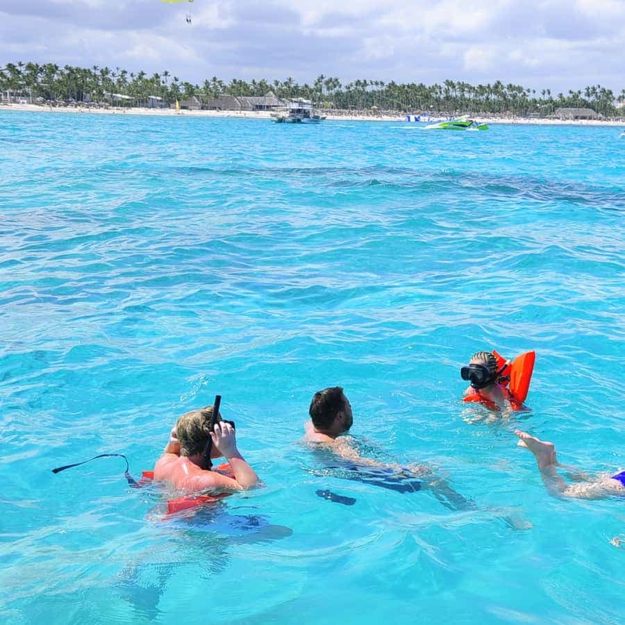 Punta Cana: Catamaran Tour with Reef Snorkeling and Open Bar