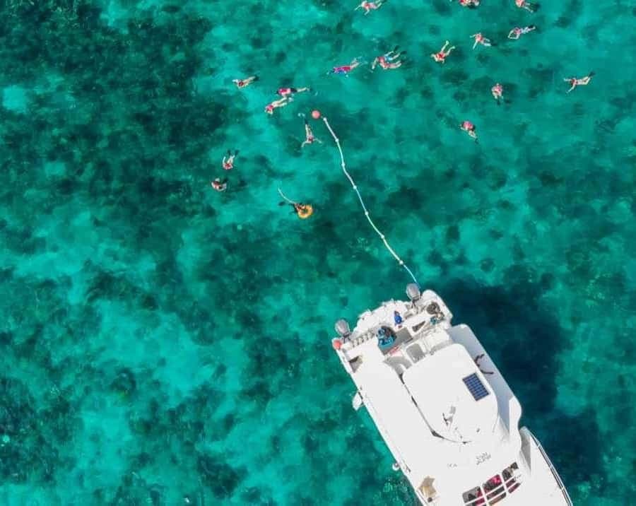 Catamaran party Boat con open bar y snorkeling en punta cana