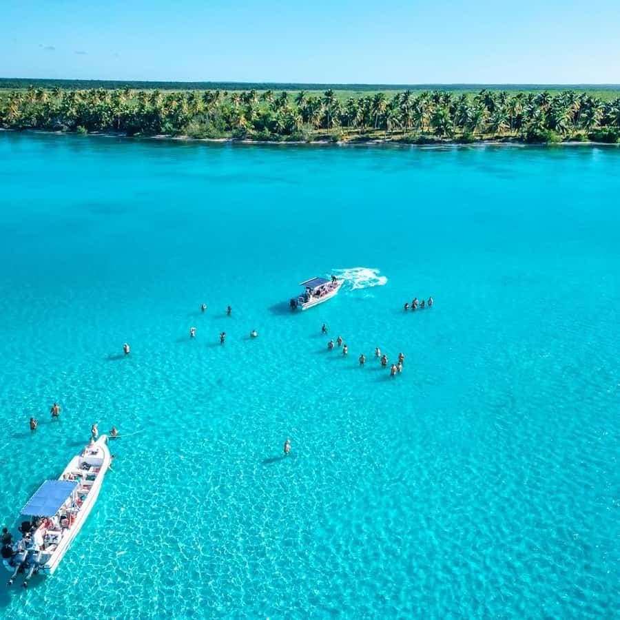 Saona Island Speedboat and Catamaran Cruise and Buffet Lunch