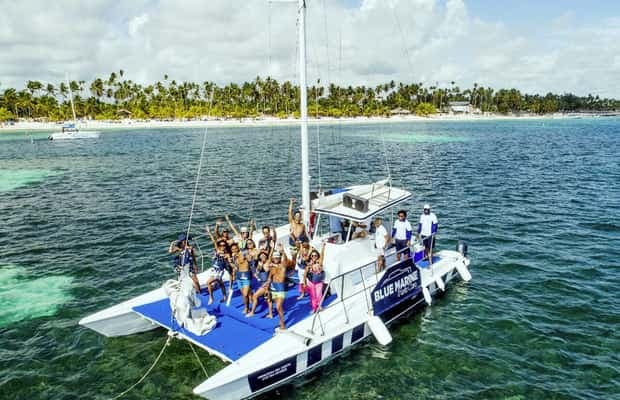 Bávaro: Punta Cana Catamaran Tour with Open Bar and Snacks