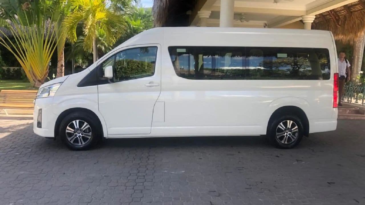 Santo Domingo: Private Airport Roundtrip Transfer