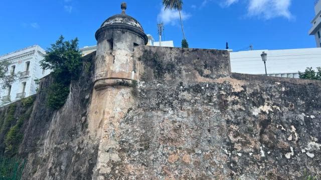 Old San Juan: Walking Tour with Shopping and Transportation