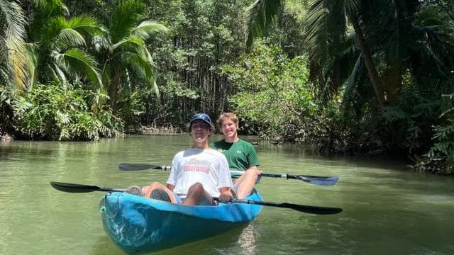 2-Hour Kayak Tour in Quepos Mangroves – See Monkeys & Sloths