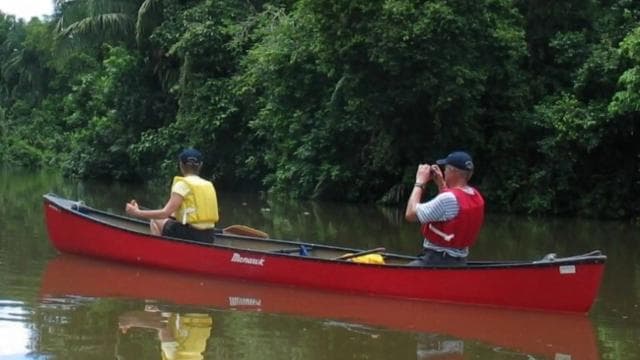 La Fortuna: Lake Arenal Guided Kayaking Trip with Fruit