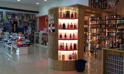 Punta Cana: Shopping Tour with Tastings and Pickup