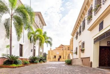Colonial Zone: Historical Tour with a visit to the Columbus Lighthouse and Tres Ojos Park