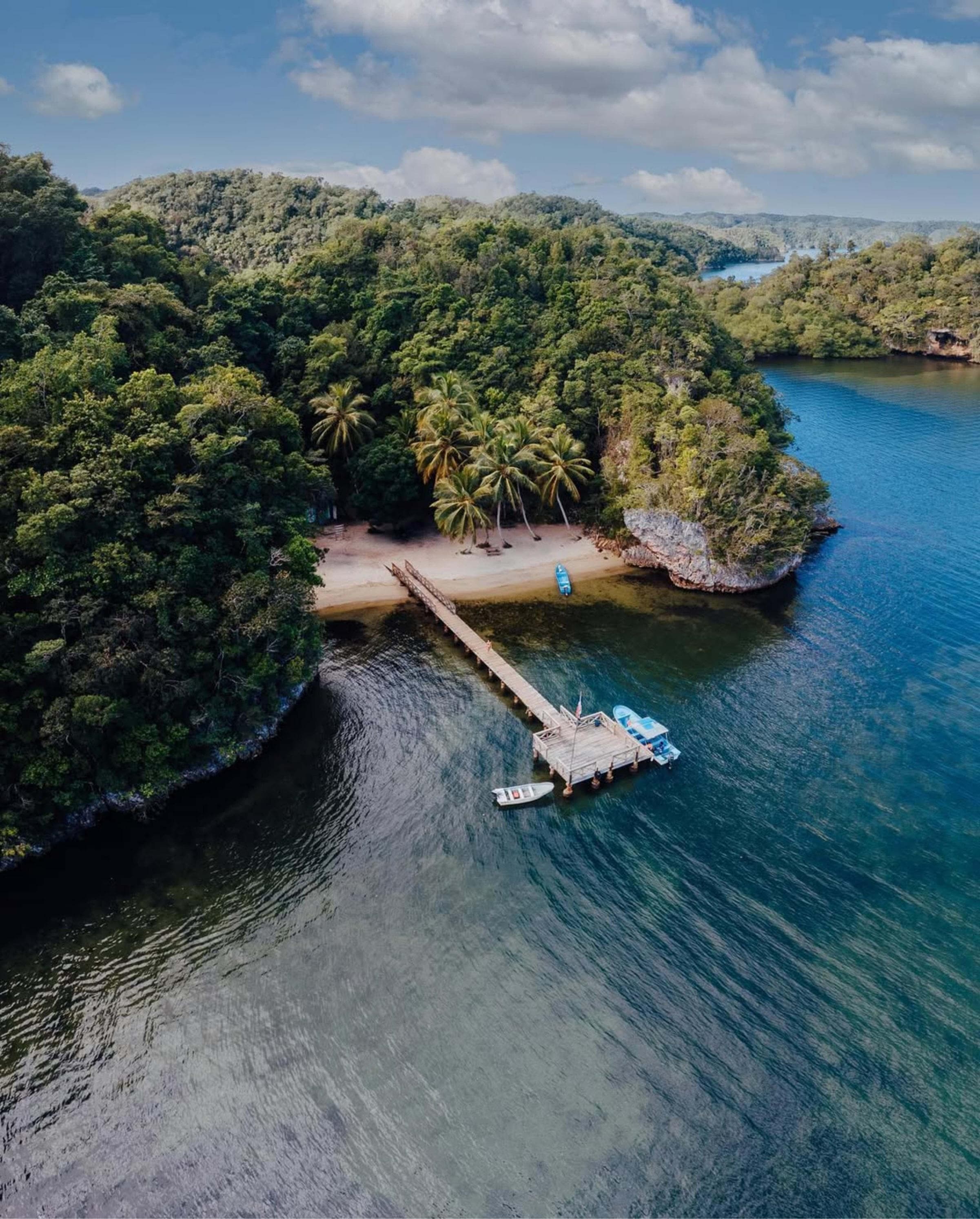 Santo Domingo: Hike and kayaks los Haitises plus Cano hondo pools