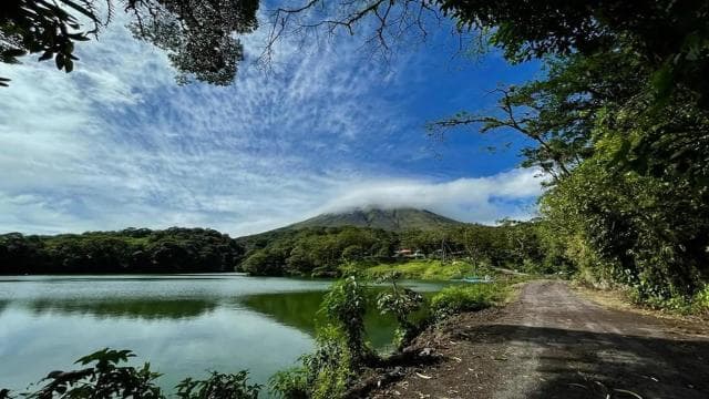 La Fortuna Waterfall: Arenal Volcano and Hanging Bridges