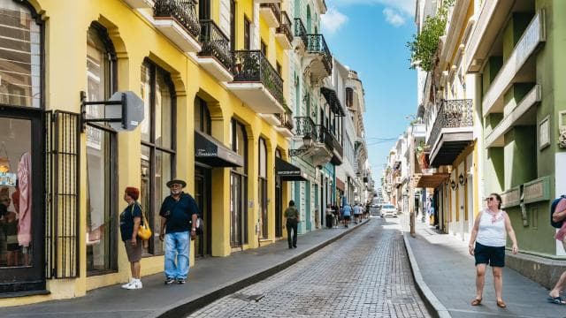 San Juan: Old Town Foodie Walking Tour with Tastings