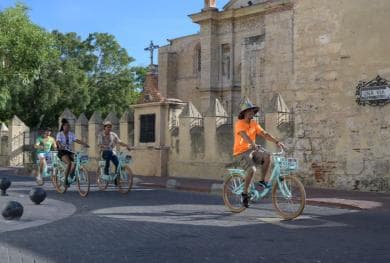 Santo Domingo: City Highlights Guided Bike Tour