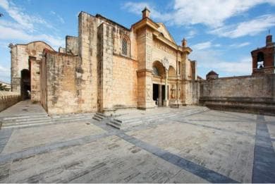 Colonial Zone: Historical Tour with a visit to the Columbus Lighthouse and Tres Ojos Park
