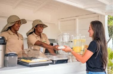 Punta Cana: Xploration Animal Park Bus Tour with Encounters