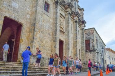 Punta Cana: Santo Domingo Day Trip with Tickets and Lunch
