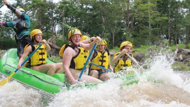 La Fortuna: Canyoning and River Rafting Tour with Lunch