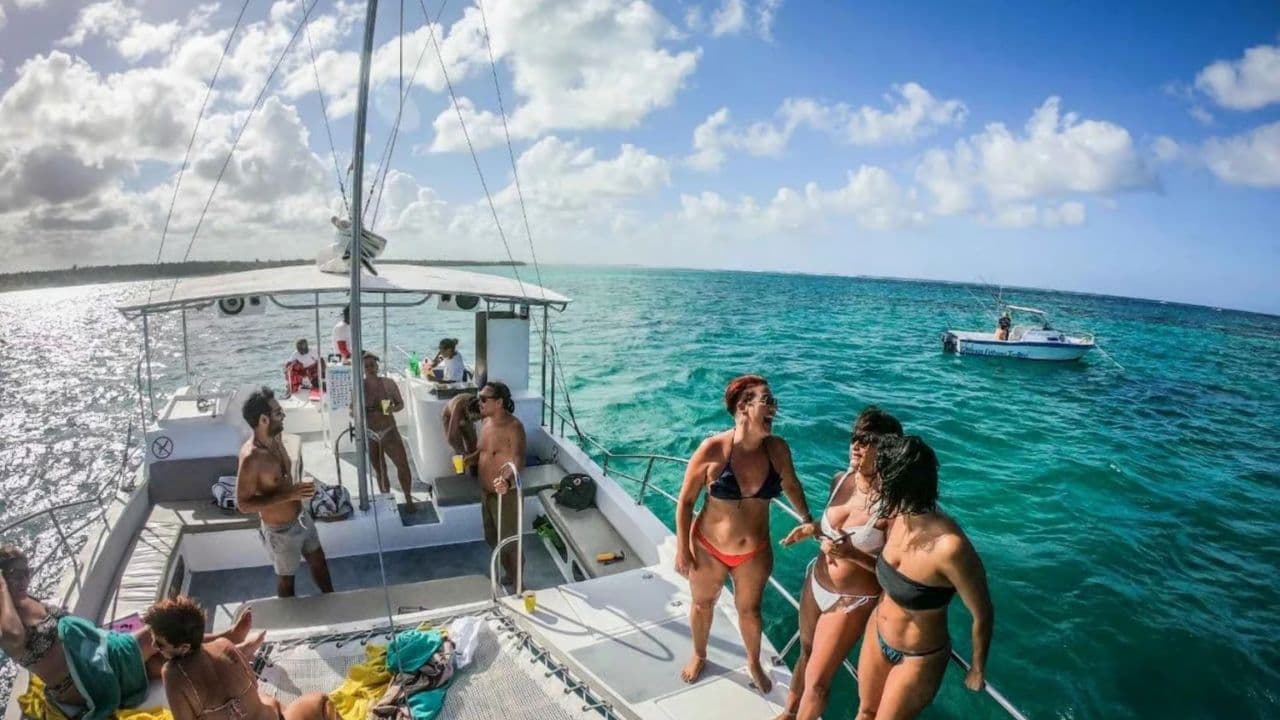 Punta Cana: Sunset Party Boat with Snorkeling