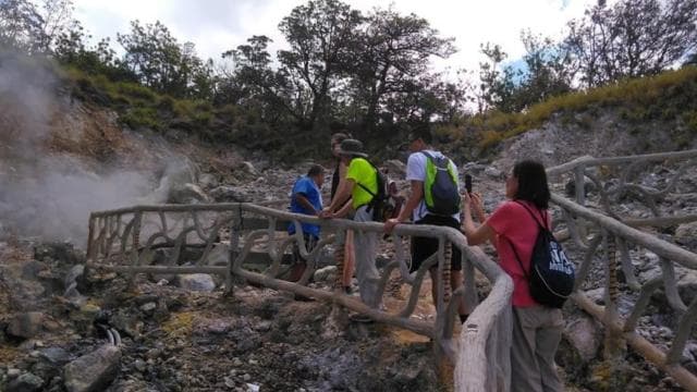 Guanacaste Province: Volcano Crater and Waterfalls Tour