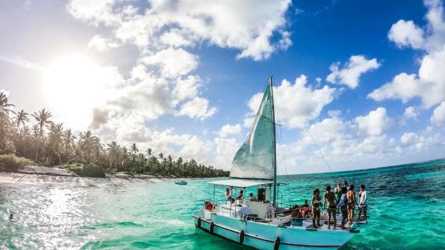 Punta Cana: Group Catamaran Tour with Drinks and Snacks
