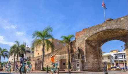 Santo Domingo: City Highlights Guided Bike Tour