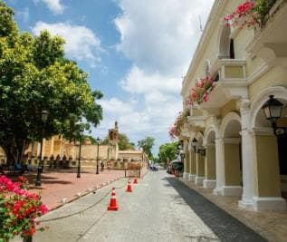 Santo Domingo: Small Group Tour with Cable Car from Bayahibe