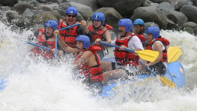 La Fortuna: Rafting Pacuare & Shuttle to SJO or Puerto Viejo