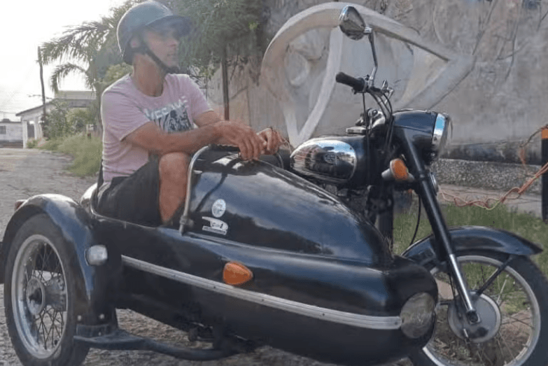 Classic or Sidecar Motorcycle Tour of Havana